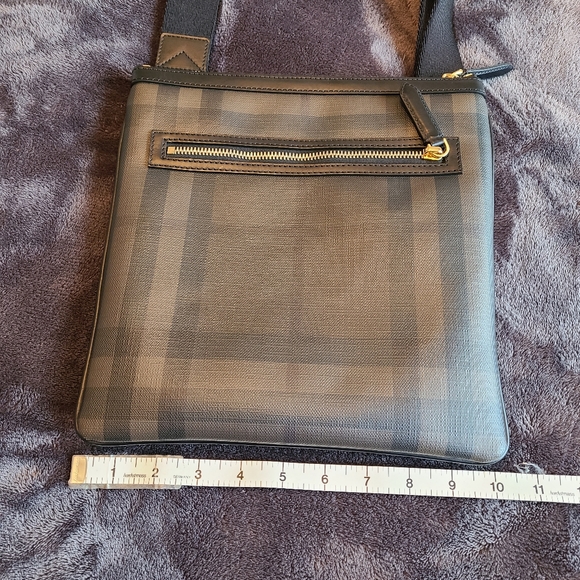 Burberry Elevated Smoked Check Beckley Slim Crossbody Chocolate Black - Picture 13 of 16